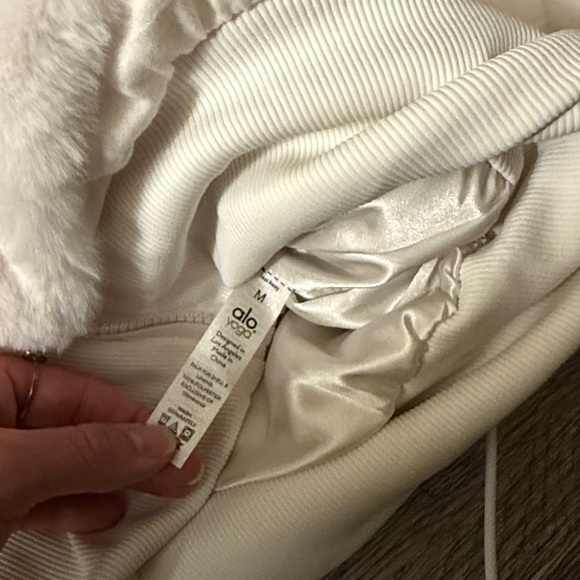 LIKE NEW ALO Faux Fur Foxy Jacket, Ivory, size M - Picture 10 of 11